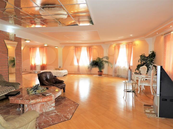 Коттедж 600 м² на участке 90 сот.