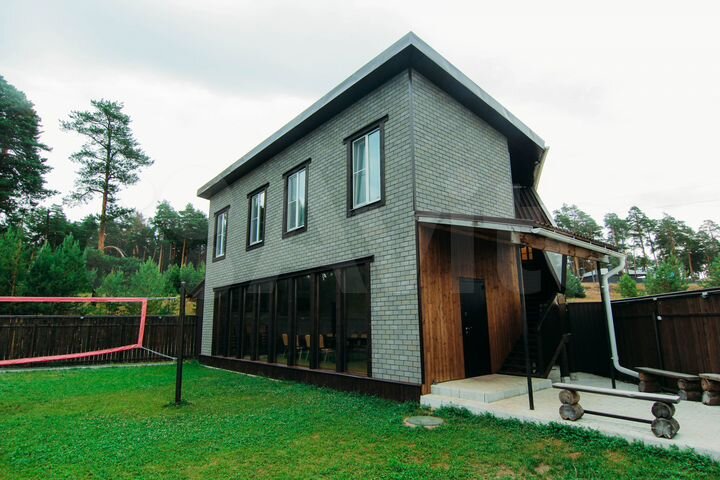 Коттедж 180 м² на участке 10 сот.