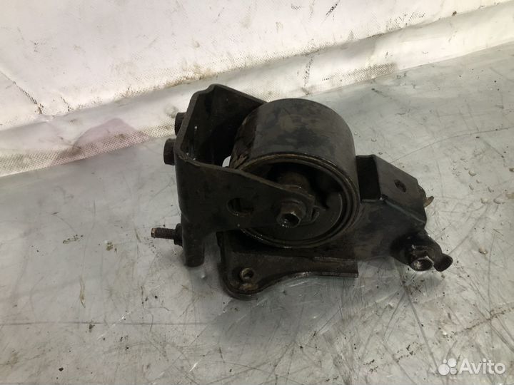 Подушка двигателя задняя Nissan X-trail Т30 (NT)