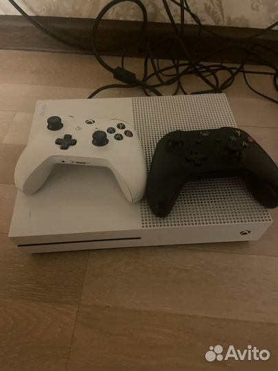 Xbox One s 2 геймпада 1tb