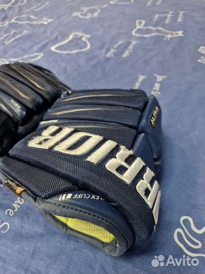 Перчатки хоккейные