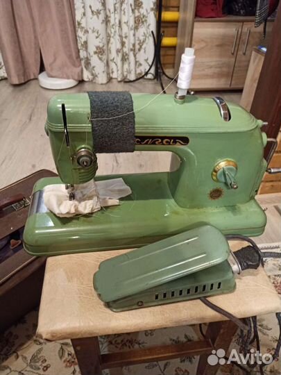 Швейная машина Волга
