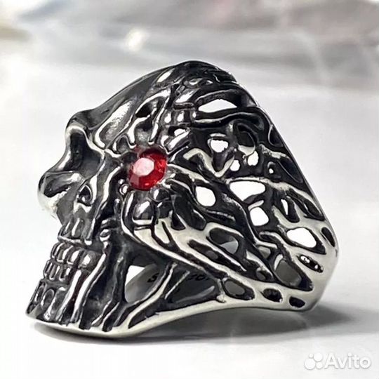 Мужской перстень череп