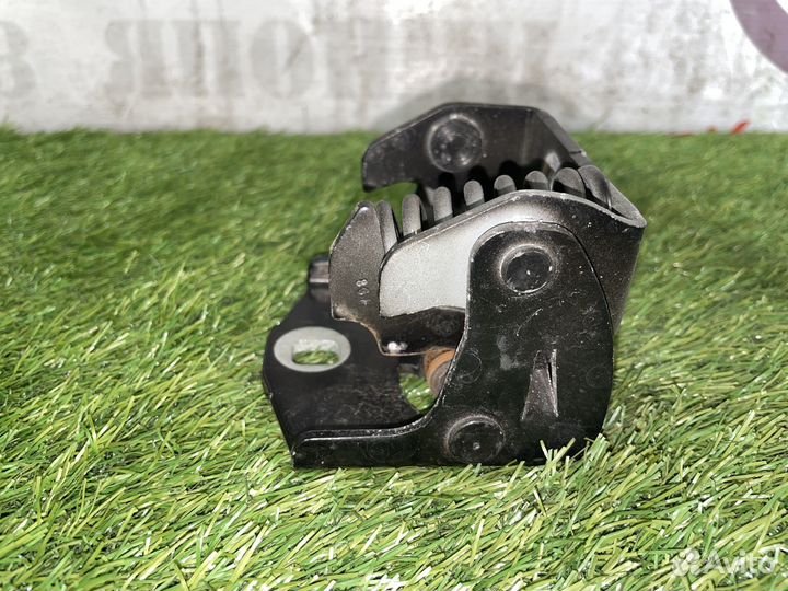 Петли задней левой двери Cadillac Escalade GMT900