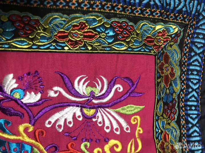 Наволочка вышита шелком