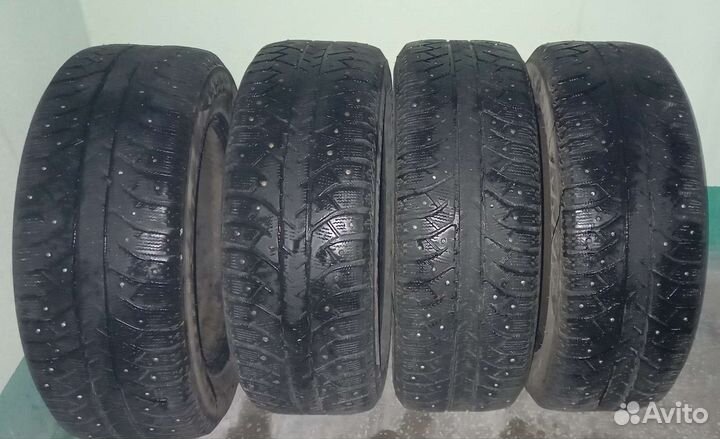 Bridgestone Ice Cruiser 7000 205/60 R16 92T