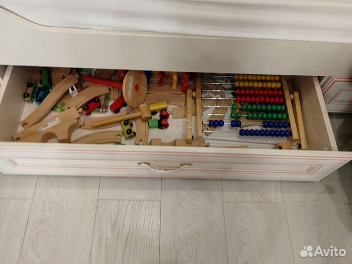 2 Кровати с матрасами фирмы Яна 