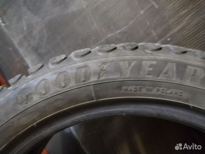 Goodyear UltraGrip 205/50 R17