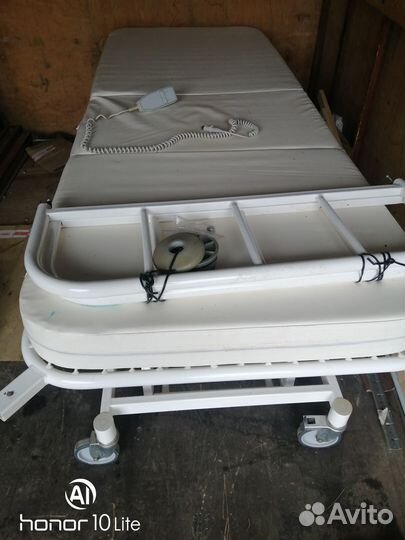 Медицинская кровать