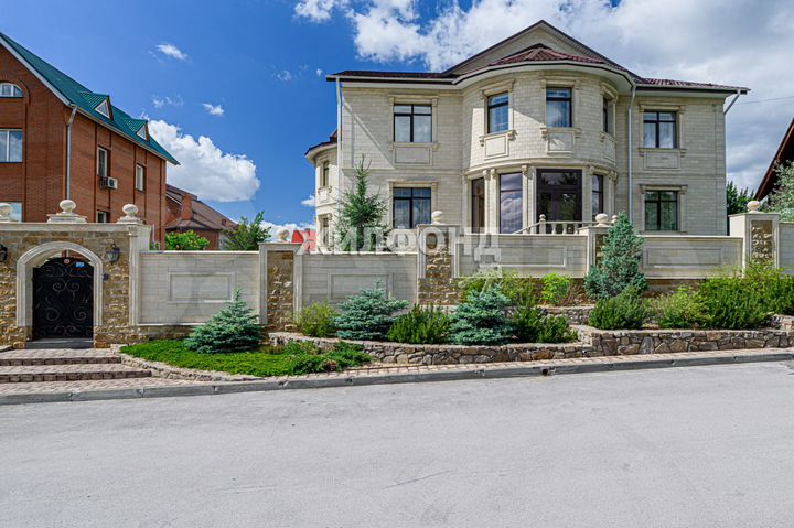 Коттедж 589,8 м² на участке 10 сот.