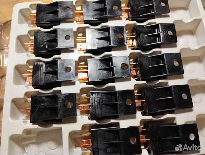 Реле автомобильное 12 в 40А