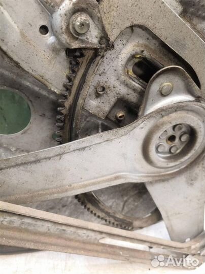 Стеклоподъемник механ. задний левый Форд Фокус 2