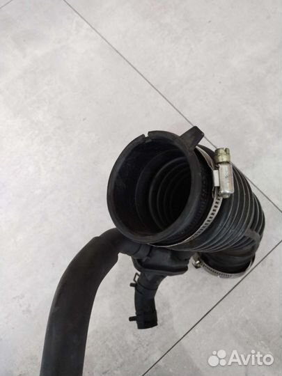 Патрубок воздушного фильтра Infiniti g25 vq25hr