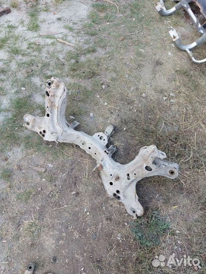 Подрамник Mazda 323