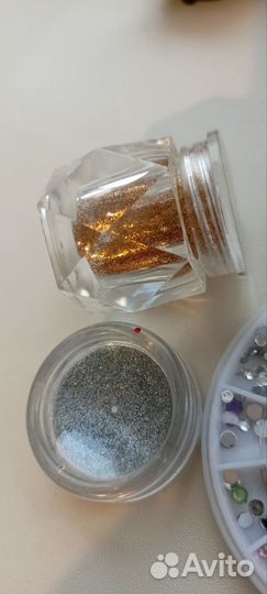 Стразы, блёстки, стирки для маникюра
