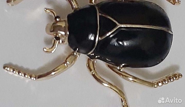 Брошь в виде жука