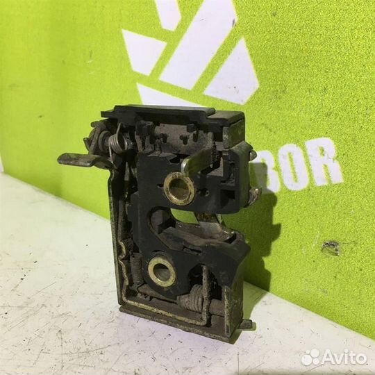 Замок двери задней правой Фольксваген Пассат Б3