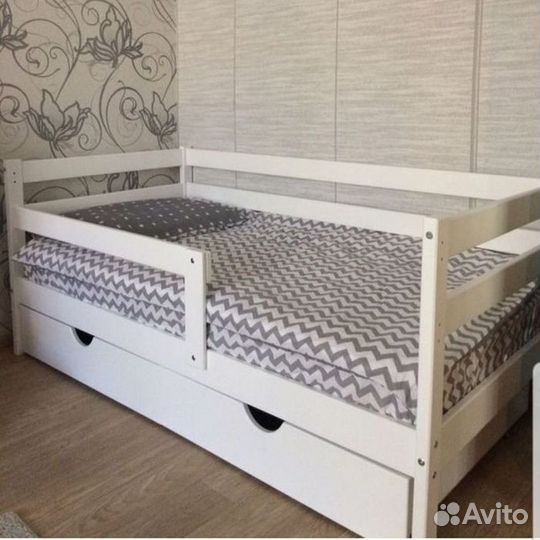 Кроватка софа из массива от 2х лет с бортиком