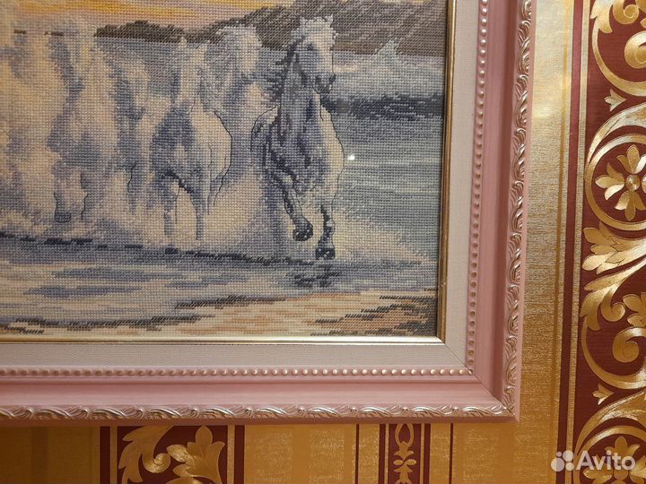 Готовая вышивка крестом. Картина