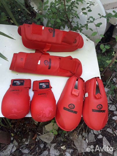 Кимоно для каратэ детское с защитой и перчатками