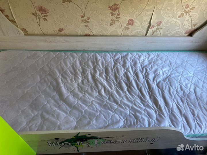 Двухъярусная кровать