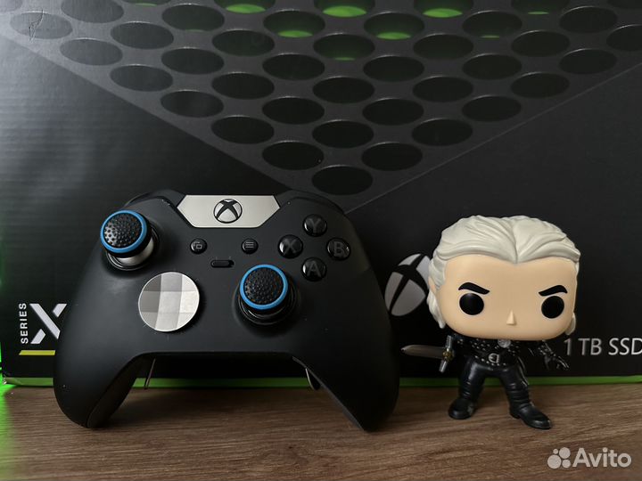 Xbox Series X + 2 геймпада(с 2 АКБ) + игры