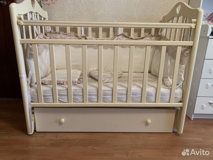 Детская кроватка + комплект + матрас