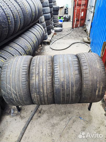 Pirelli P Zero PZ4 305/30 R21 и 265/35 R21 101