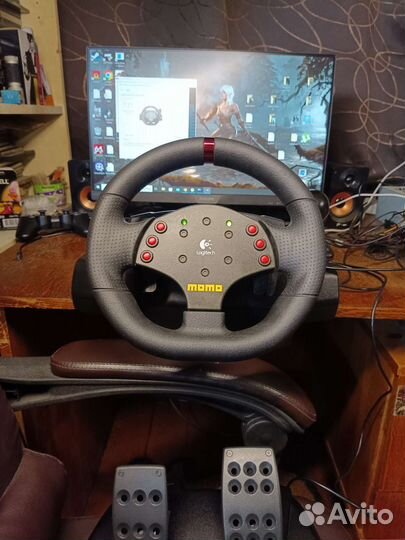 Руль Logitech Momo Racing