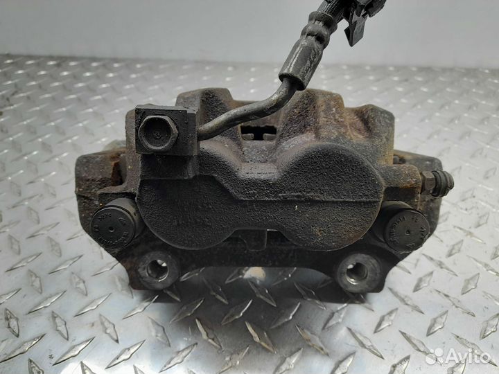 Суппорт передний левый Jeep Grand Cherokee 4 (WK2)