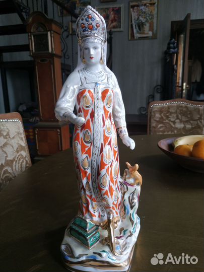 Статуэтка старинная Дулево