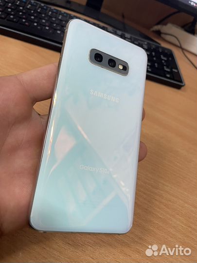 Телефон Samsung galaxy s10e