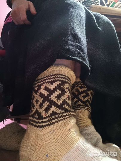 Носки с обереговым узором