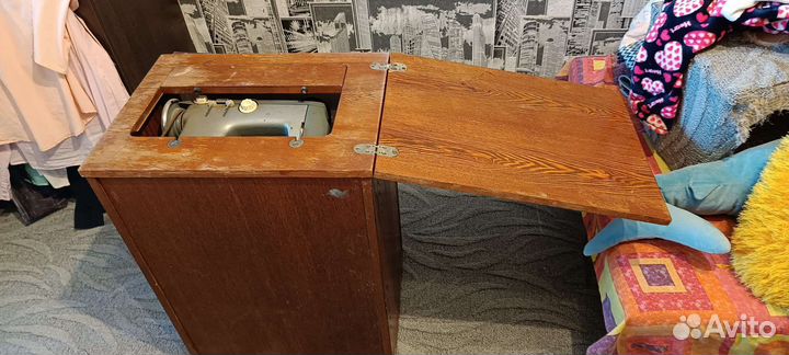 Швейная ножная машинка Трюмо трельяж бу