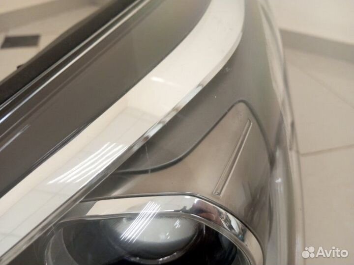 Фара ксеноновая передняя левая Hyundai Grand Santa