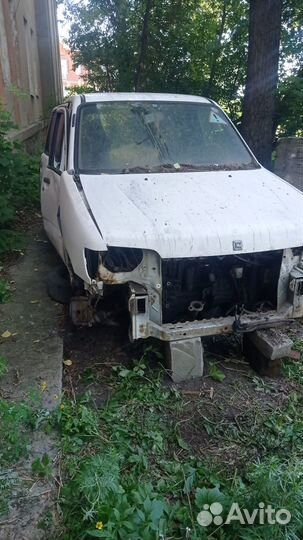 Ниссан куб 2000г.в. на запчасти