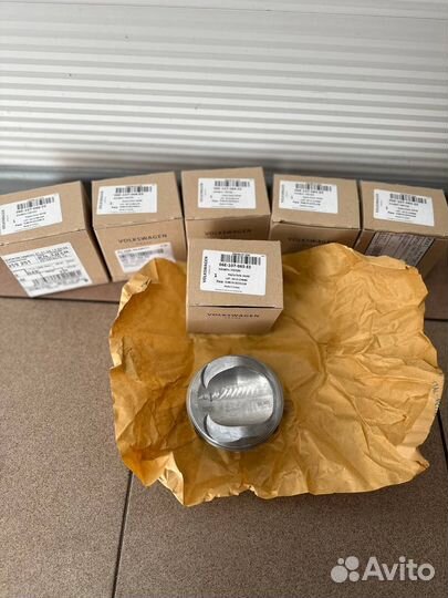 Поршень Audi 06E107066EE