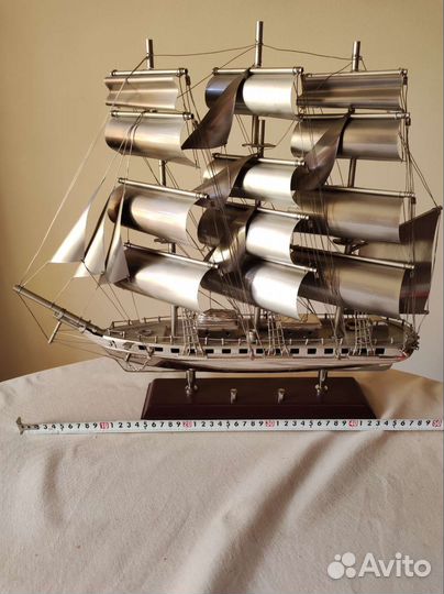 Модель парусного корабля