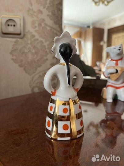 Статуэтка фарфорова СССР: Девушка в кокошнике