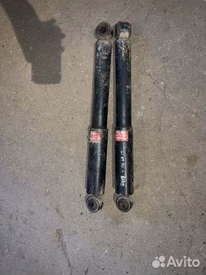 Амортизаторы задние Opel Monterey A Isuzu Trooper