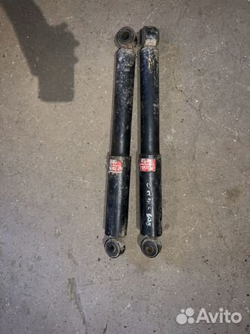 Амортизаторы задние Opel Monterey A Isuzu Trooper