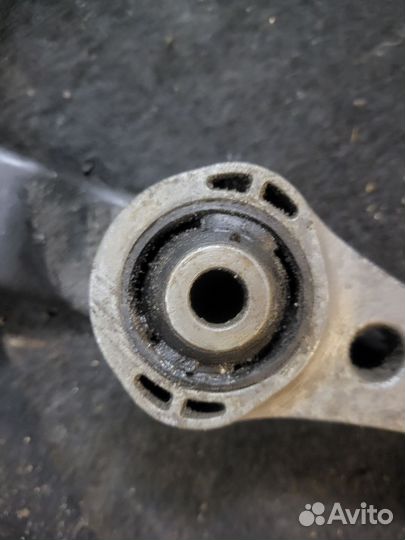 Задняя опора подушка двс АКПП volkswagen bora 1.6