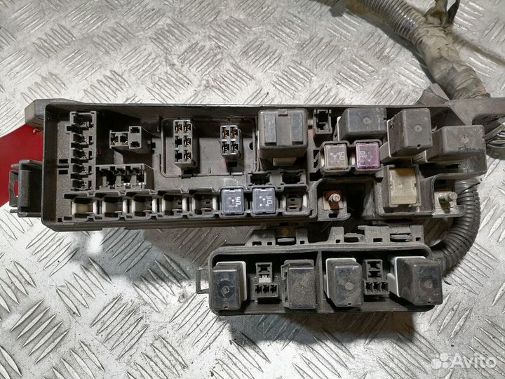 Блок предохранителей моторный Mazda Mpv LW лв