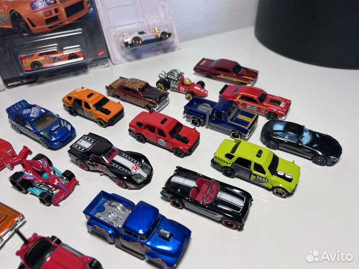 Машинки Hot Wheels 1:64