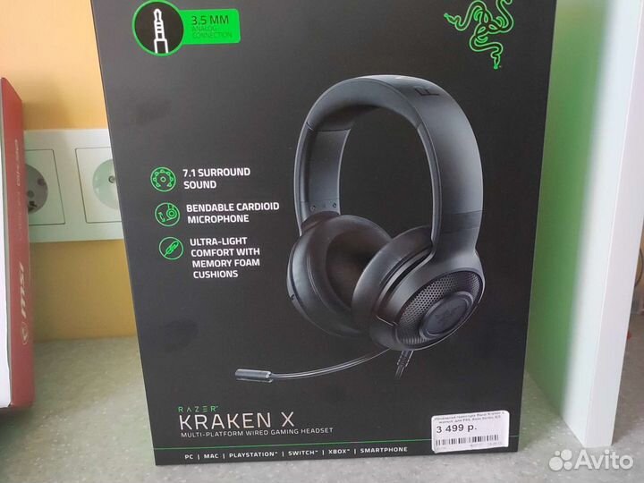Игровая клавиатура MSI и наушники Razer Kraken X