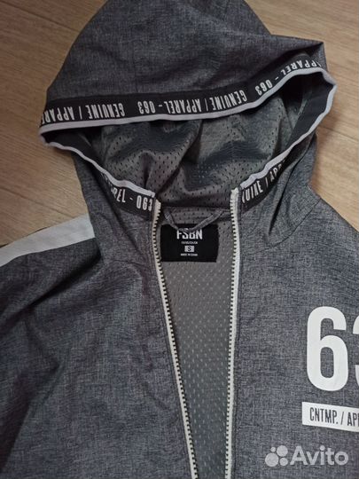 Ветровка на мальчика размер S,рост 164см