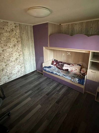 4-к. квартира, 58 м², 1/1 эт.