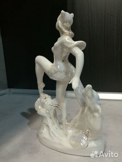 Фарфоровые статуэтки 