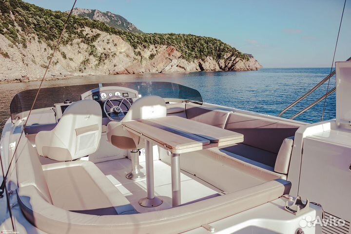 Яхта Beneteau Swift Trawler 44 в Черногории