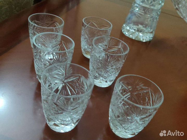 Посуда хрустальная много